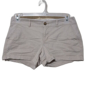 Old Navy shorts Women 6 khaki Everyday Twill 3 inch flat front MARKS IN PICTURES